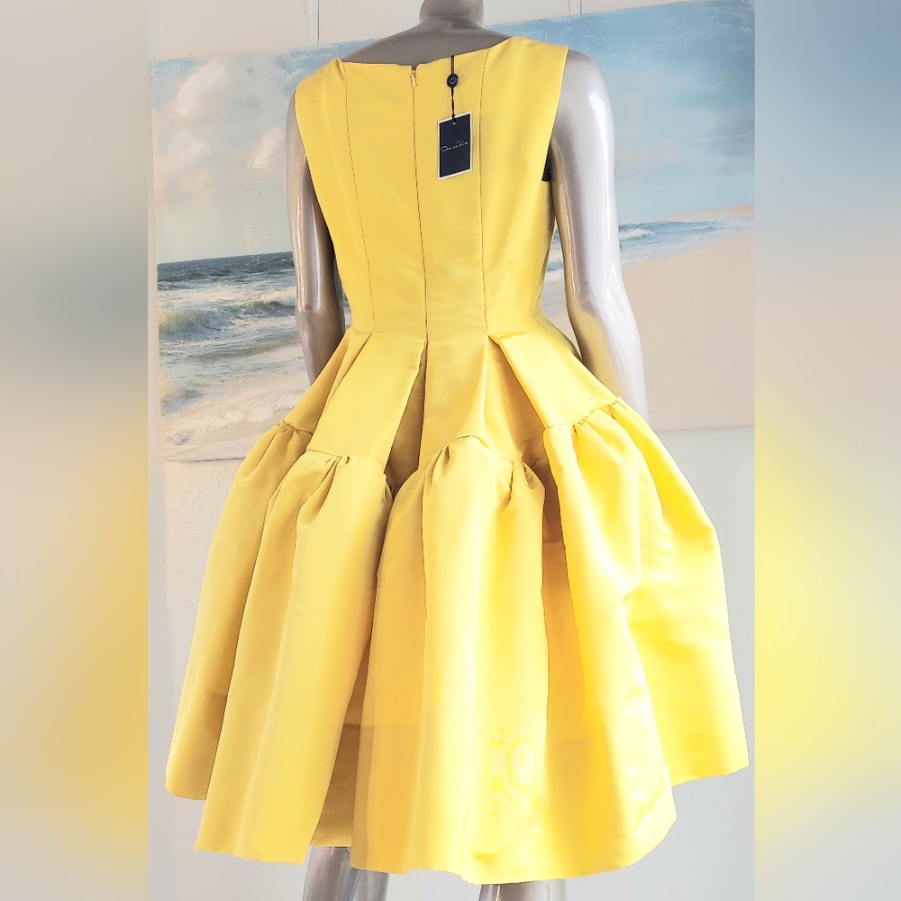 □$7,000 NEW W. TAG OSCAR DE LA RENTA ICONIC PLEATED YELLOW SILK RUNWAY DRESS 6